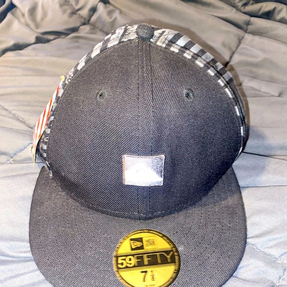 Quicksilver 59FIFTY fitted hat. 7 1/8. NWT - Picture 1 of 4